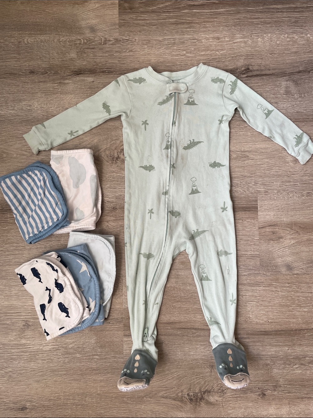 Carter’s dino sleeper size 18 months